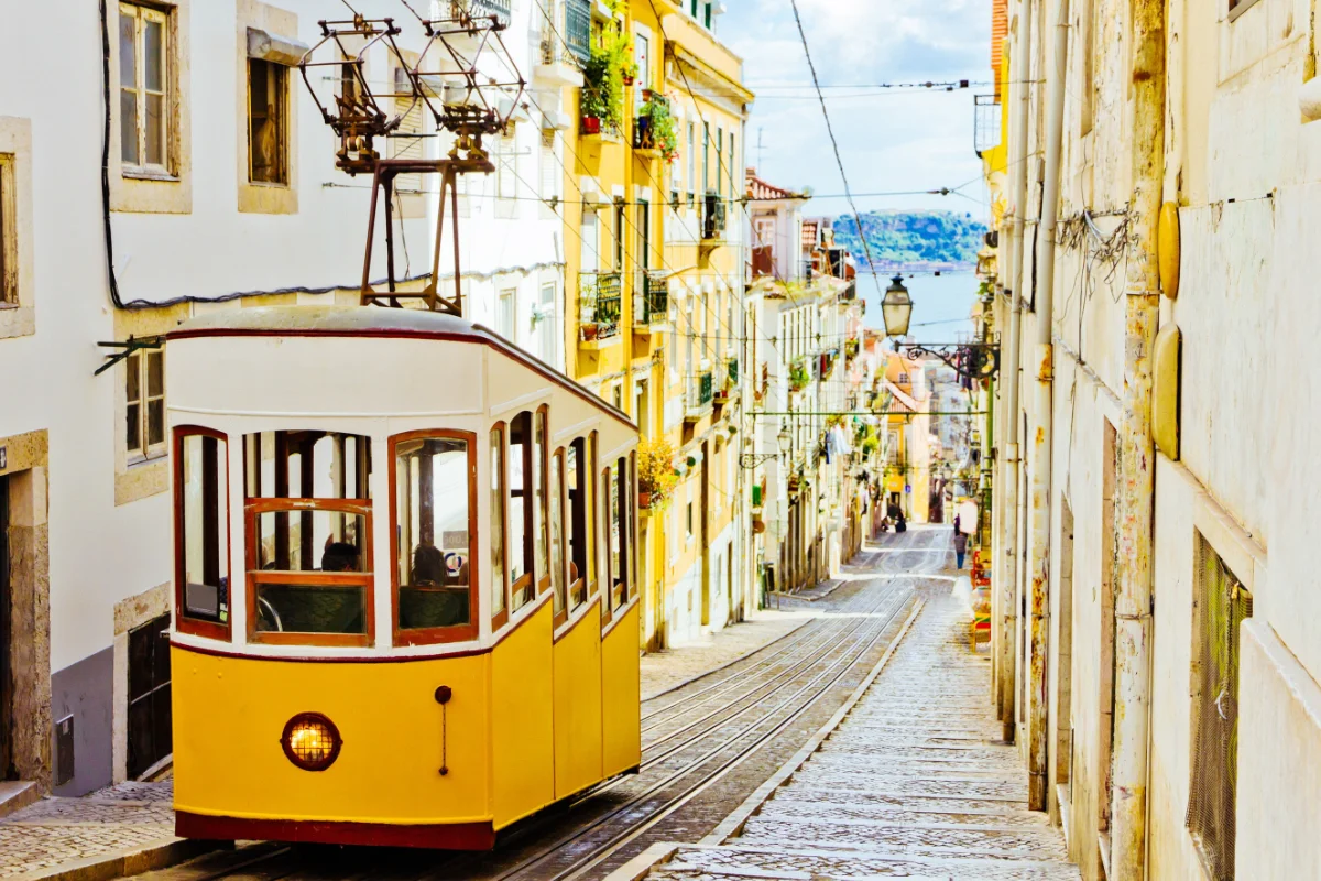Best Motorcycle rental in Lisboa 5 Scooter & motorcycle rental Lisbon